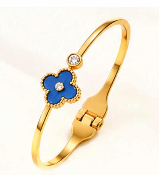 Azure clover bracelet